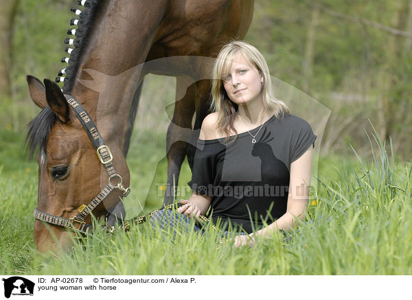 junge Frau mit Pferd / young woman with horse / AP-02678