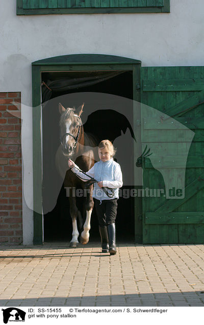 Mdchen mit Pony Hengst / girl with pony stallion / SS-15455