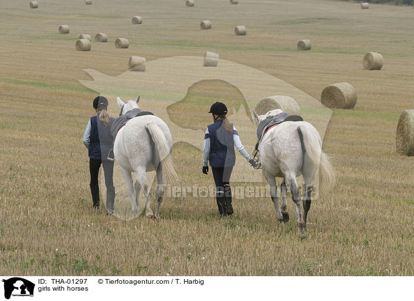 Mdchen mit Pferden / girls with horses / THA-01297