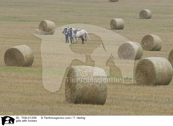 Mdchen mit Pferden / girls with horses / THA-01299