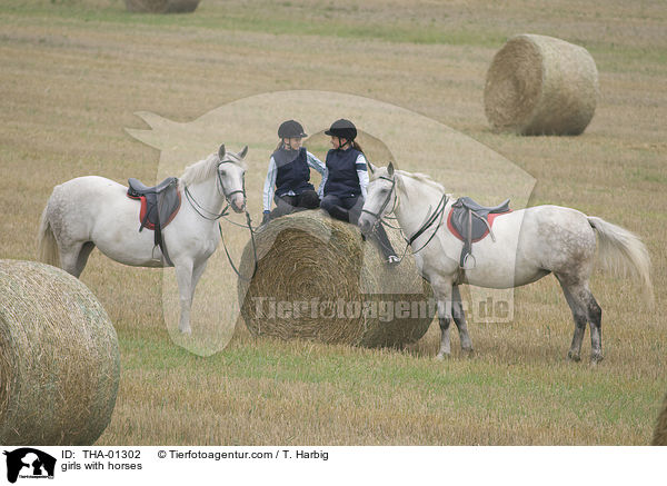 Mdchen mit Pferden / girls with horses / THA-01302