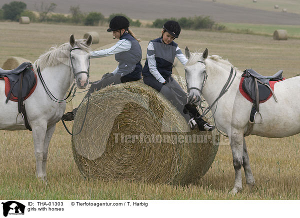 Mdchen mit Pferden / girls with horses / THA-01303