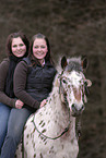 girls with pony