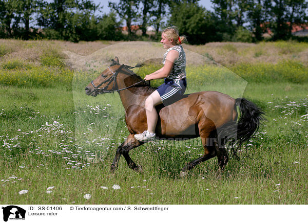 Reiterin auf einem Pony / Leisure rider / SS-01406