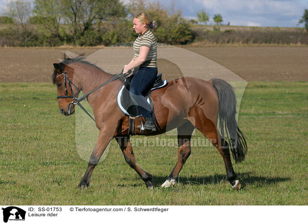 Frau reitet Pony / Leisure rider / SS-01753