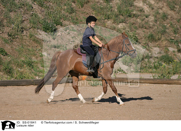 Mdchen reitet Deutsches Reitpony / Leisure rider / SS-01841