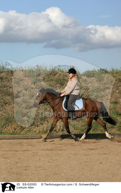 Frau reitet Deutsches Reitpony / Leisure rider / SS-02000