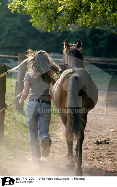Mdchen mit Lewitzer Pony / Leisure rider / IP-01290