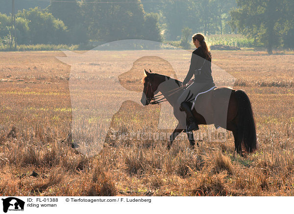 riding woman / FL-01388