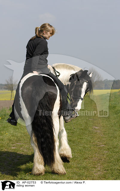 Freizeitreiten / riding woman / AP-02753