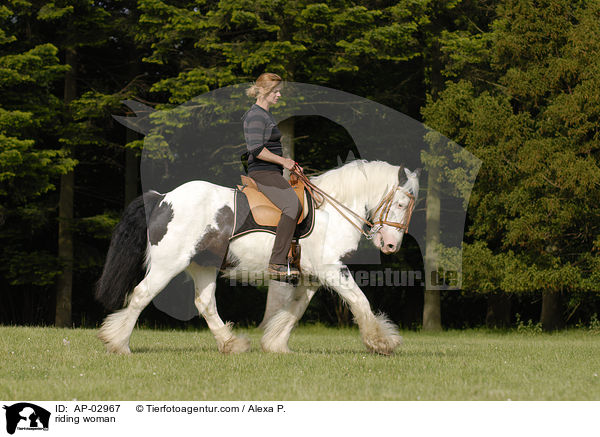 riding woman / AP-02967