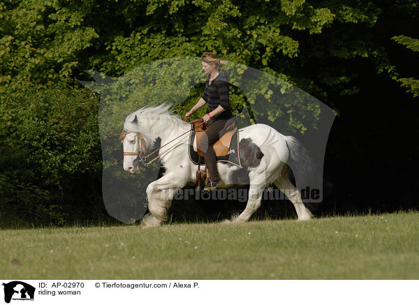 riding woman / AP-02970