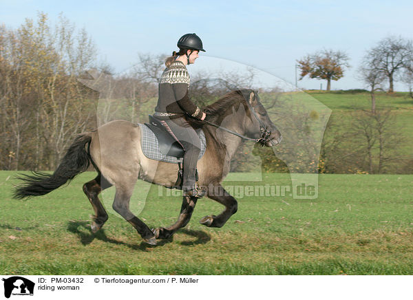 Freizeitreiten / riding woman / PM-03432