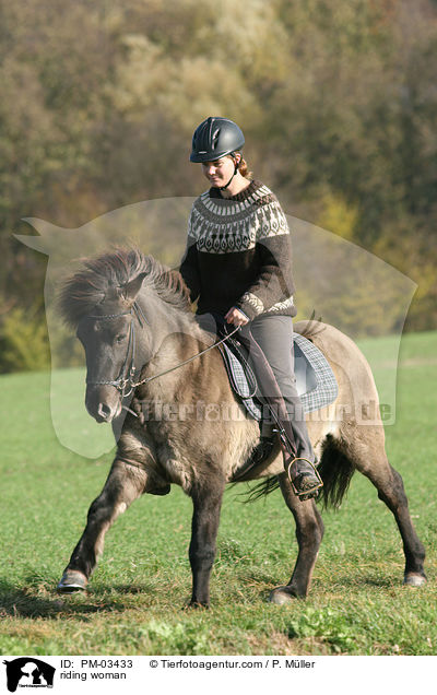 Freizeitreiten / riding woman / PM-03433