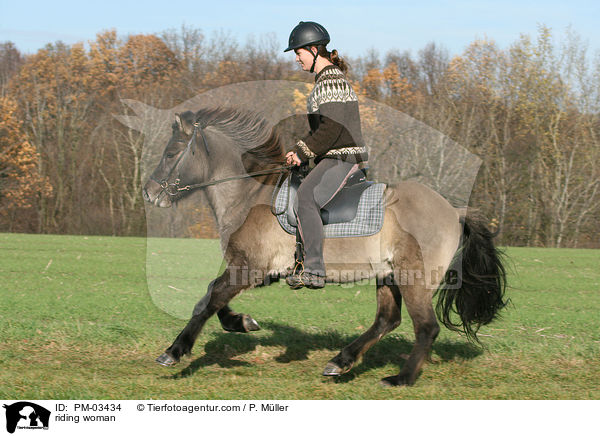 Freizeitreiten / riding woman / PM-03434