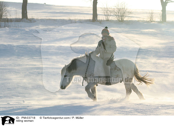 Freizeitreiten / riding woman / PM-03718
