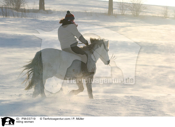 Freizeitreiten / riding woman / PM-03719