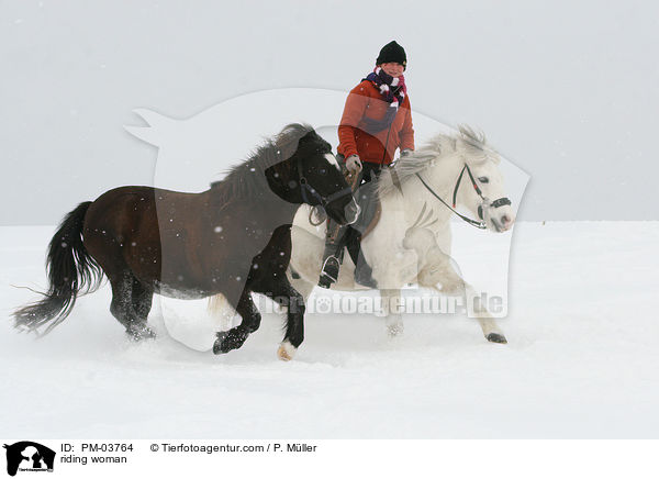reiten mit Handpferd / riding woman / PM-03764