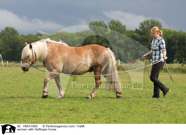 Frau mit Haflinger / woman with Haflinger horse / VM-01682
