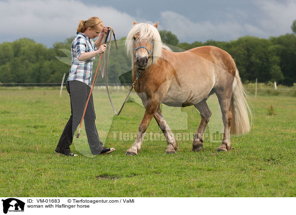 Frau mit Haflinger / woman with Haflinger horse / VM-01683