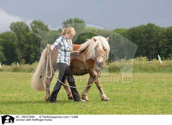 Frau mit Haflinger / woman with Haflinger horse / VM-01684