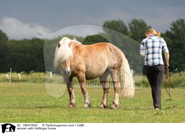 Frau mit Haflinger / woman with Haflinger horse / VM-01693