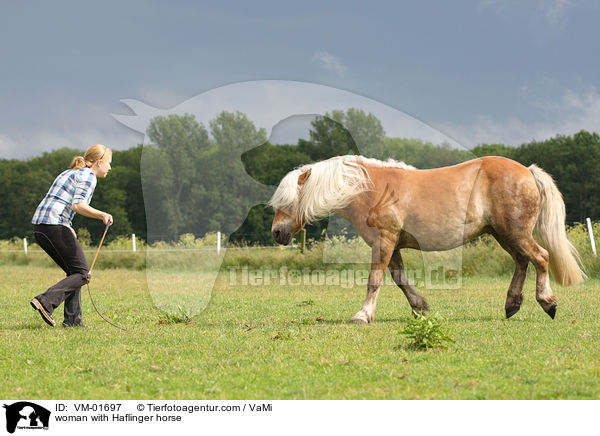 Frau mit Haflinger / woman with Haflinger horse / VM-01697