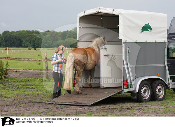 Frau mit Haflinger / woman with Haflinger horse / VM-01707