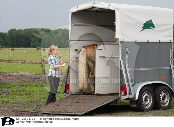 Frau mit Haflinger / woman with Haflinger horse / VM-01708