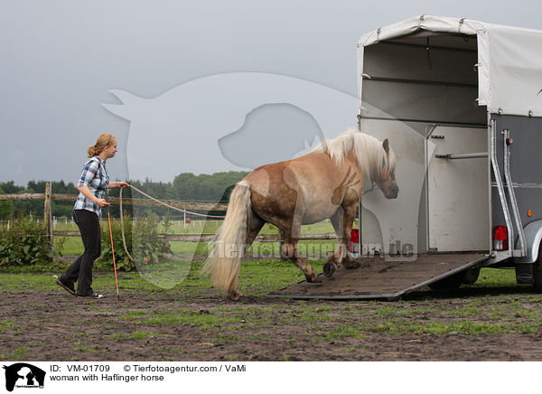 Frau mit Haflinger / woman with Haflinger horse / VM-01709