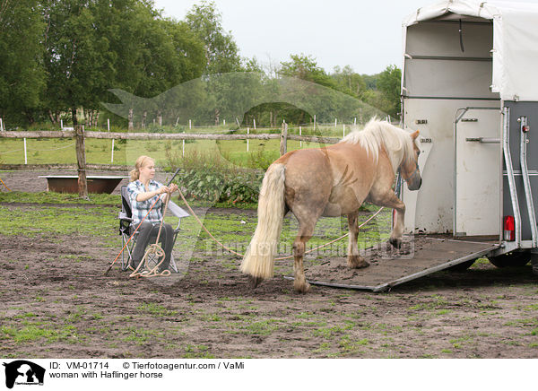 Frau mit Haflinger / woman with Haflinger horse / VM-01714