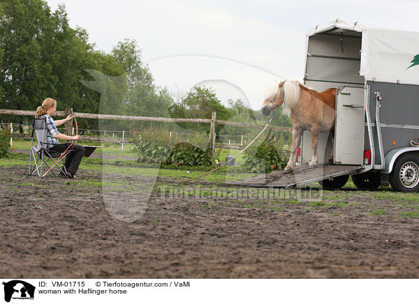 Frau mit Haflinger / woman with Haflinger horse / VM-01715