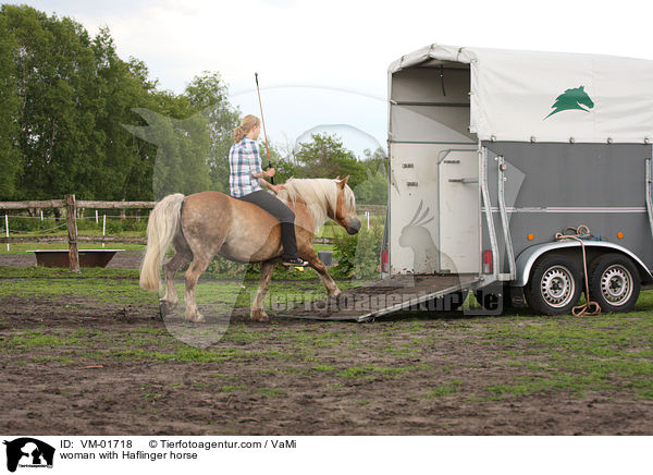 Frau mit Haflinger / woman with Haflinger horse / VM-01718