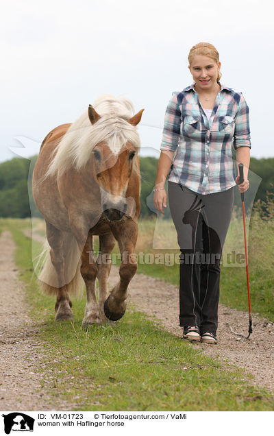 Frau mit Haflinger / woman with Haflinger horse / VM-01723