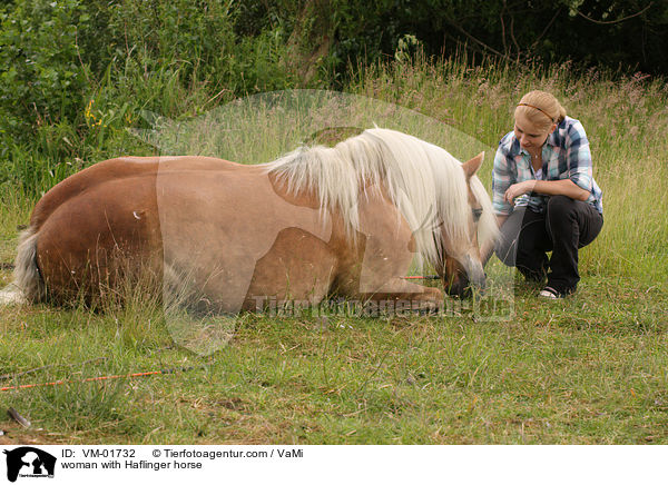 Frau mit Haflinger / woman with Haflinger horse / VM-01732