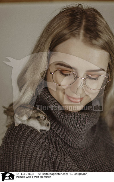woman with dwarf Hamster / LB-01688