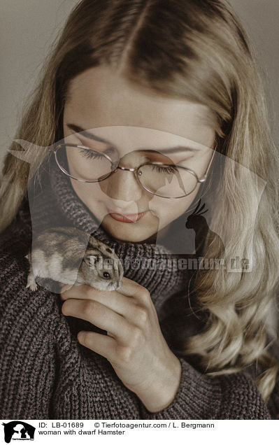 woman with dwarf Hamster / LB-01689