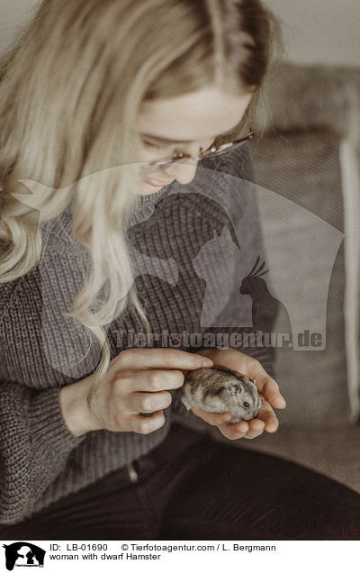 woman with dwarf Hamster / LB-01690
