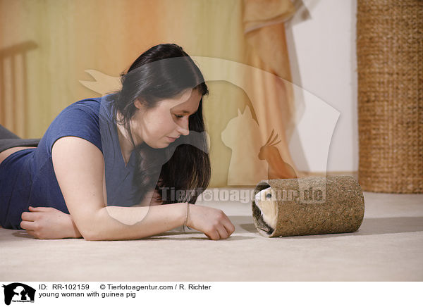 young woman with guinea pig / RR-102159