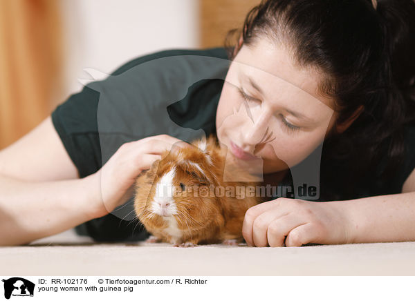 young woman with guinea pig / RR-102176