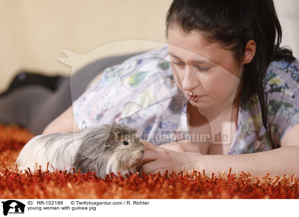 young woman with guinea pig / RR-102188