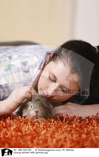 young woman with guinea pig / RR-102192