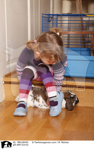 girl with bunny / RR-28452