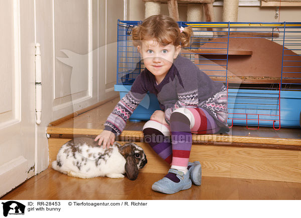 girl with bunny / RR-28453