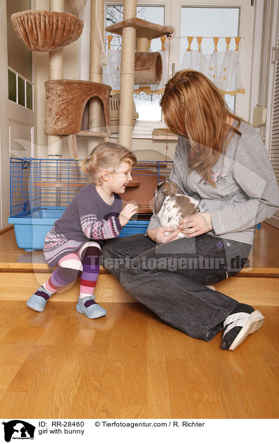 girl with bunny / RR-28460