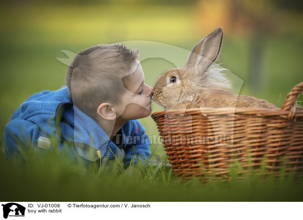 Junge mit Kaninchen / boy with rabbit / VJ-01008