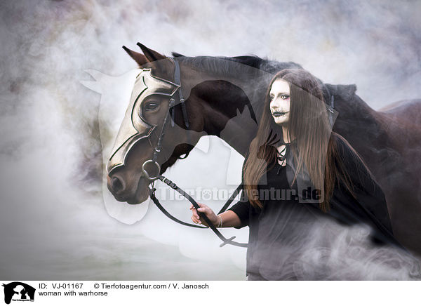 Frau mit Kriegspferd / woman with warhorse / VJ-01167