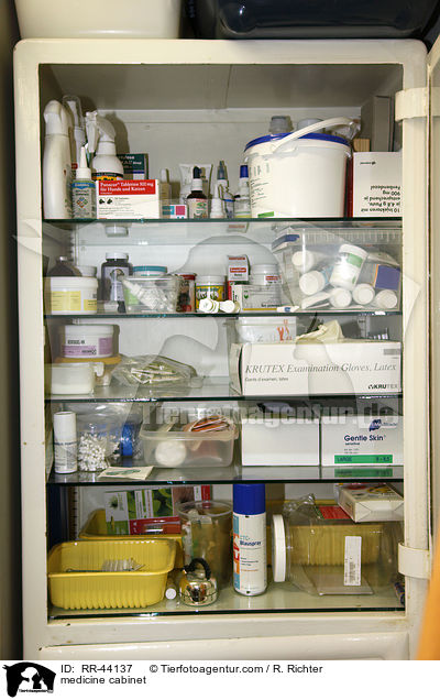 Medizinschrank / medicine cabinet / RR-44137