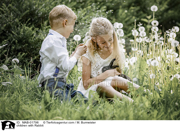 Kinder mit Hase / children with Rabbit / MAB-01798