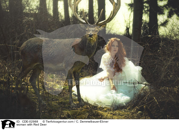 Frau mit Rotwild / woman with Red Deer / CDE-02988